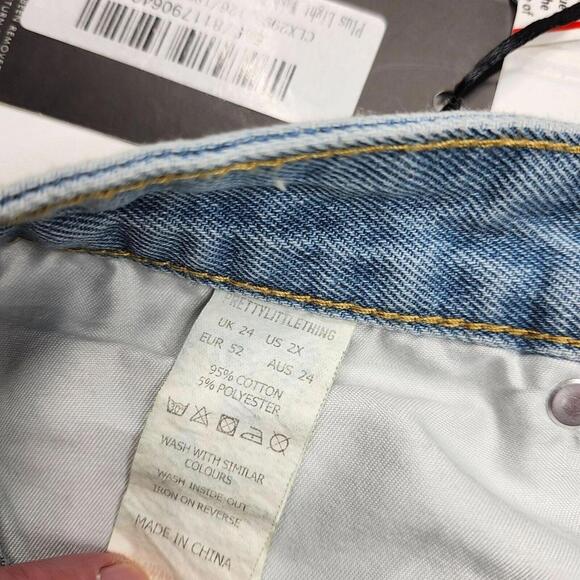 PrettyLittleThing Distressed Denim Shorts - Picture 8 of 9